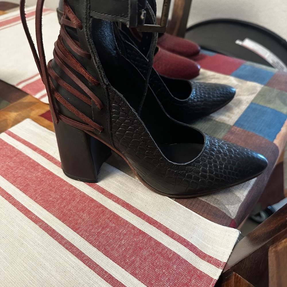 Freebird Jillian size 8